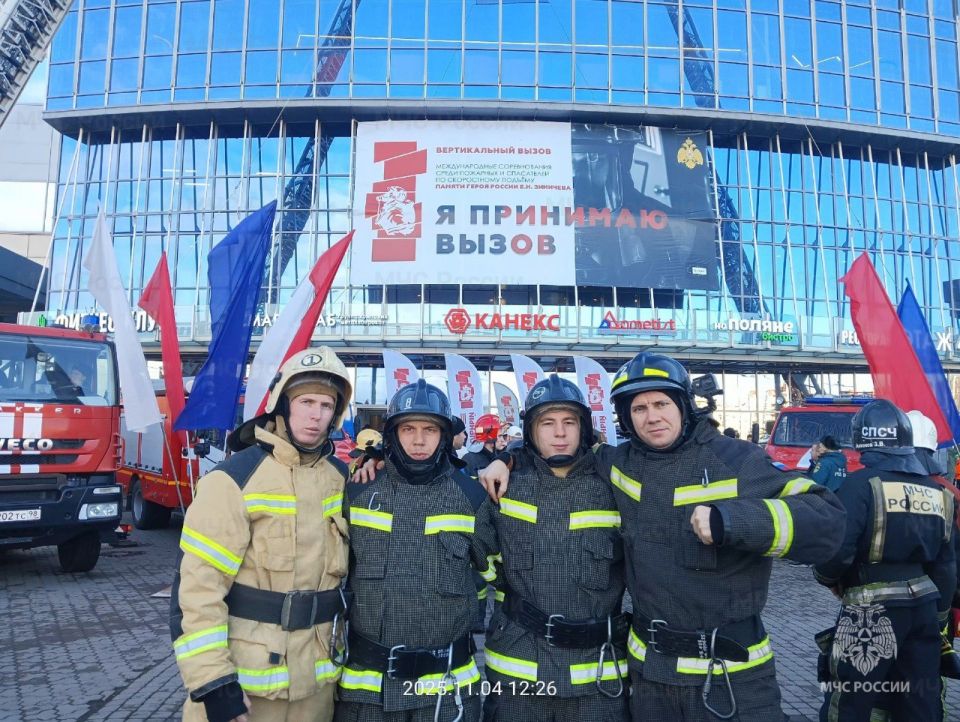 919 ступеней к победе: ульяновские огнеборцы приняли вертикальный вызов 919 ступеней к победе: ульяновские огнеборцы приняли вертикальный вызов