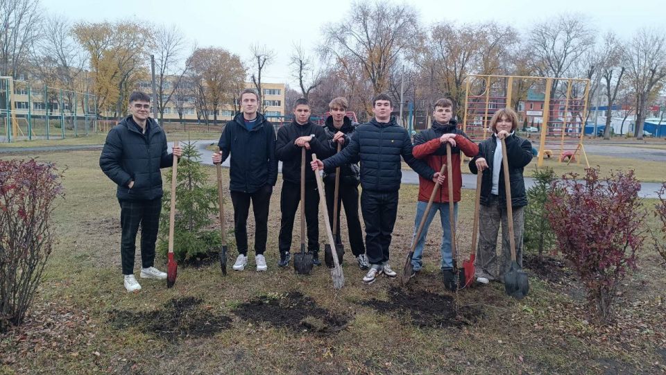 По инициативе главы Ульяновска Александра Болдакина осенью в городе реализуется масштабная программа по озеленению территорий образовательных организаций города По инициативе главы Ульяновска Александра Болдакина осенью в городе реализуется масштабная программа по озеленению территорий образовательных организаций города