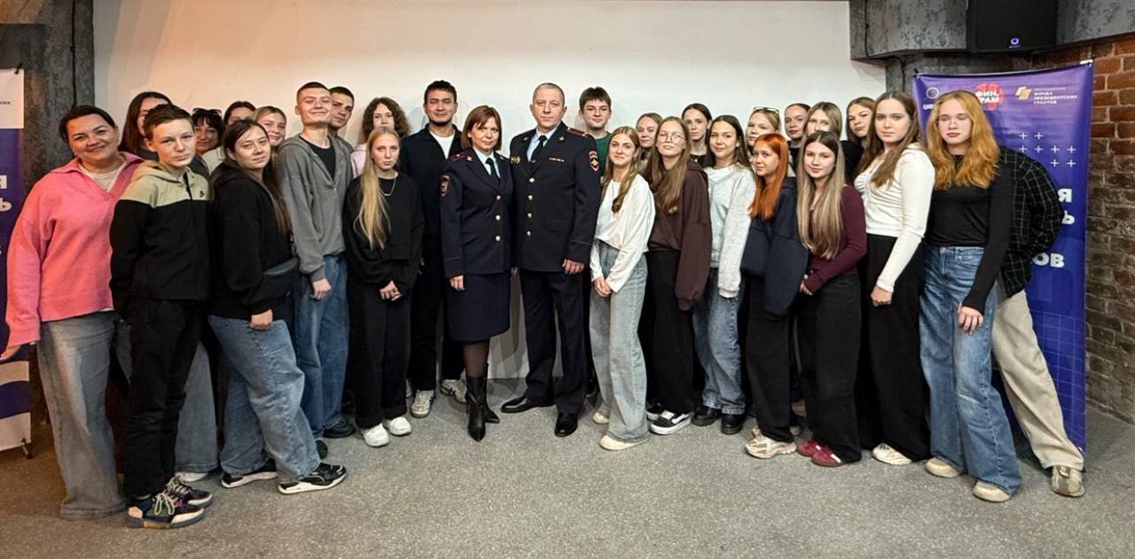 Ульяновские полицейские провели для волонтеров мероприятие по профилактике киберпреступлений Ульяновские полицейские провели для волонтеров мероприятие по профилактике киберпреступлений