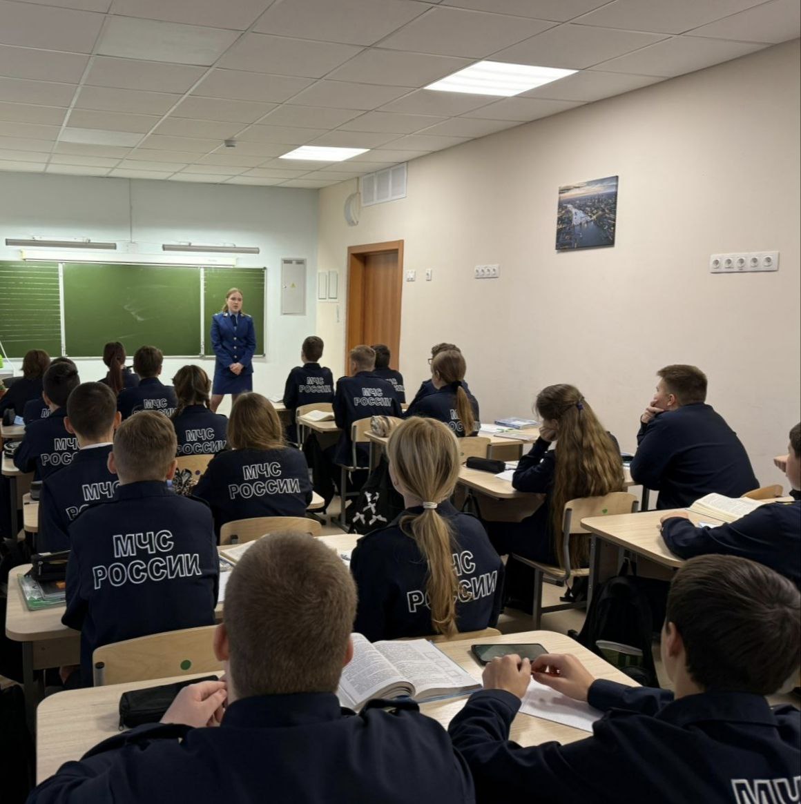 В рамках реализации мероприятий по правовому просвещению и правовому информированию помощник прокурора Засвияжского района г. Ульяновска Екатерина Кузнецова встретилась с учащимися МБОУ «Кадетская школа № 7 им. В.В.... В рамках реализации мероприятий по правовому просвещению и правовому информированию помощник прокурора Засвияжского района г. Ульяновска Екатерина Кузнецова встретилась с учащимися МБОУ «Кадетская школа № 7 им. В.В....