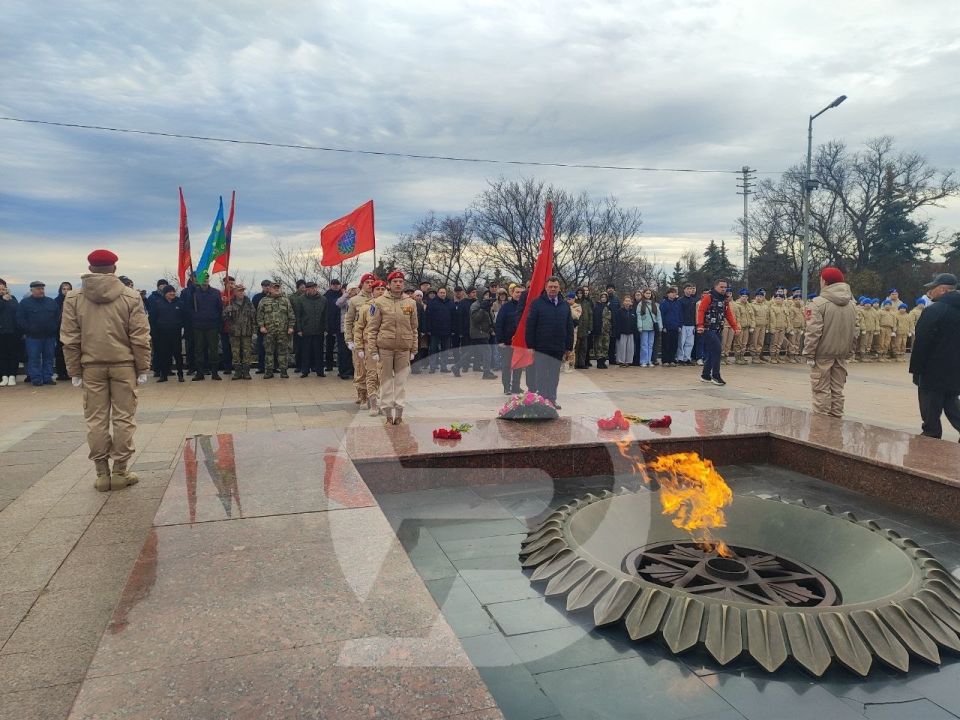 День народного единства в Ульяновске встретили с размахом — к праздничной дате приурочили множество торжественных событий, тематических конкурсов, патриотических мероприятий День народного единства в Ульяновске встретили с размахом — к праздничной дате приурочили множество торжественных событий, тематических конкурсов, патриотических мероприятий