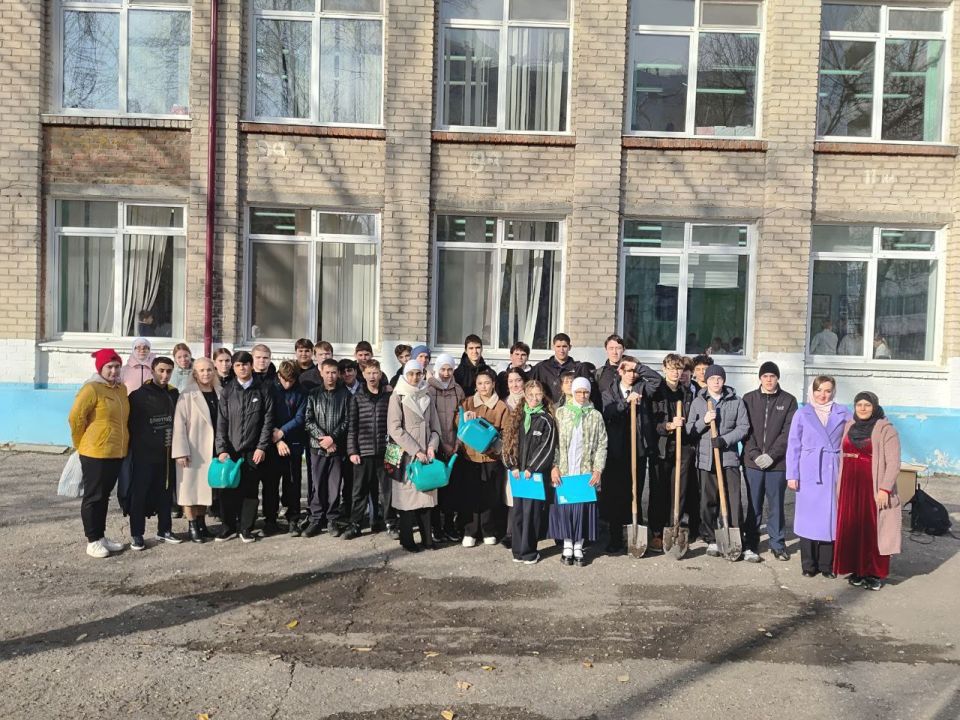 По инициативе главы Ульяновска Александра Болдакина осенью в городе реализуется масштабная программа по озеленению территорий образовательных организаций города По инициативе главы Ульяновска Александра Болдакина осенью в городе реализуется масштабная программа по озеленению территорий образовательных организаций города