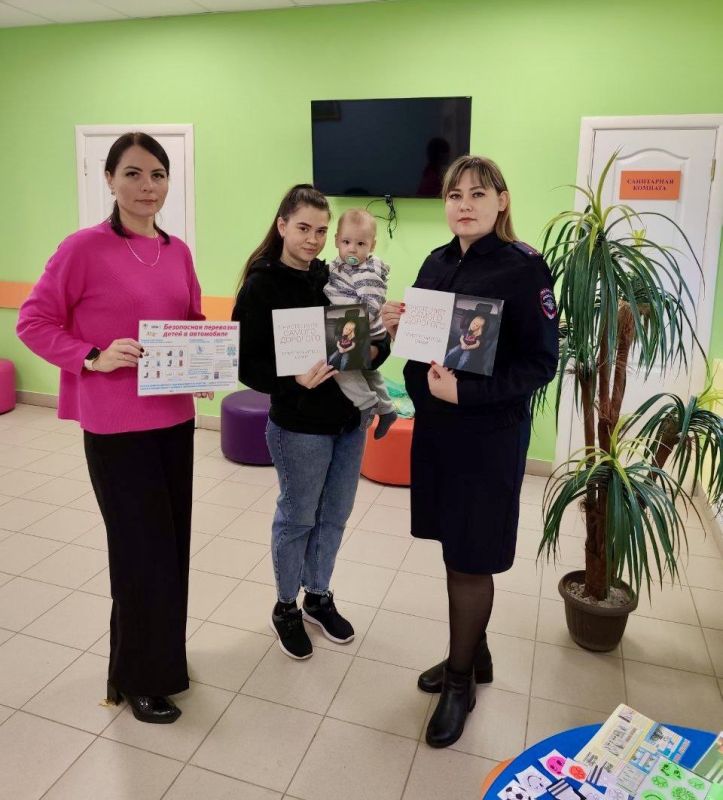 Самые маленькие участники областного мероприятия с огромным удовольствием показывали друг другу как правильно пристегиваться ремнем безопасности, рассказывали как нужно вести себя в салоне автомобиля и о том, что нельзя... Самые маленькие участники областного мероприятия с огромным удовольствием показывали друг другу как правильно пристегиваться ремнем безопасности, рассказывали как нужно вести себя в салоне автомобиля и о том, что нельзя...