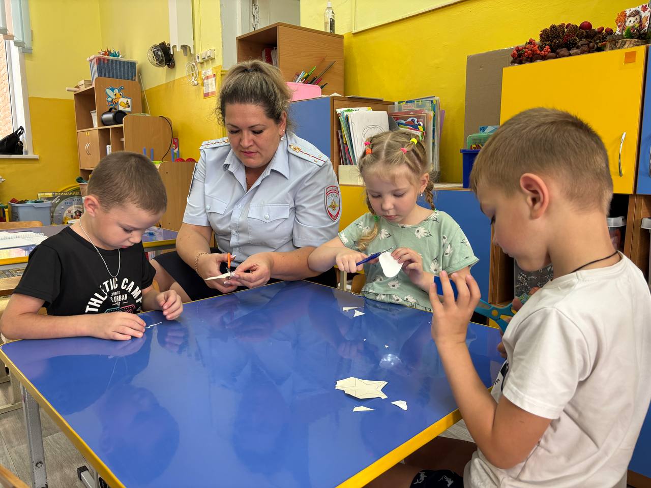 «Мастерские дорожной безопасности» по изготовлению световозвращающих элементов развернулись в образовательных организациях региона «Мастерские дорожной безопасности» по изготовлению световозвращающих элементов развернулись в образовательных организациях региона
