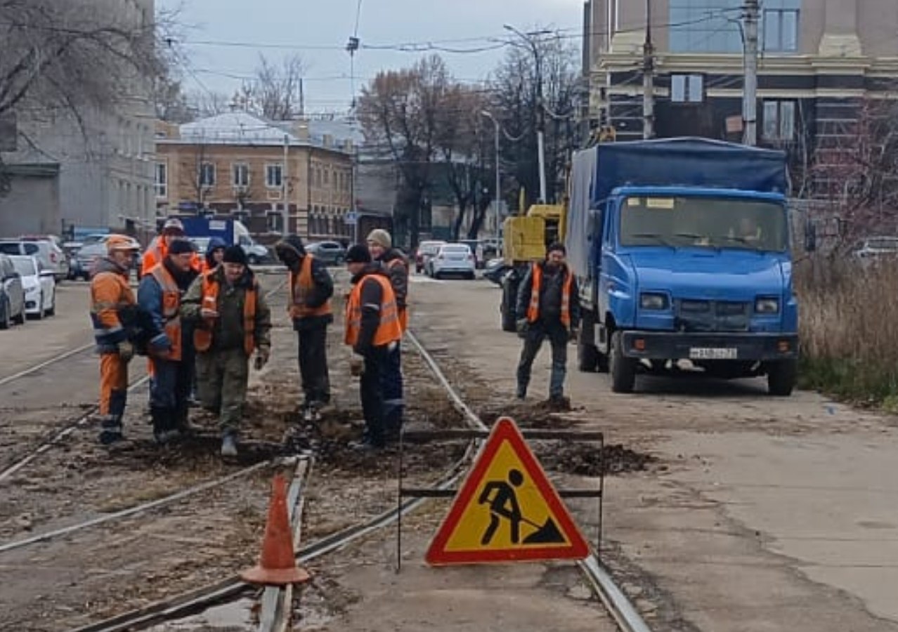 Приостановлено движение трамваев в сторону Дамбы