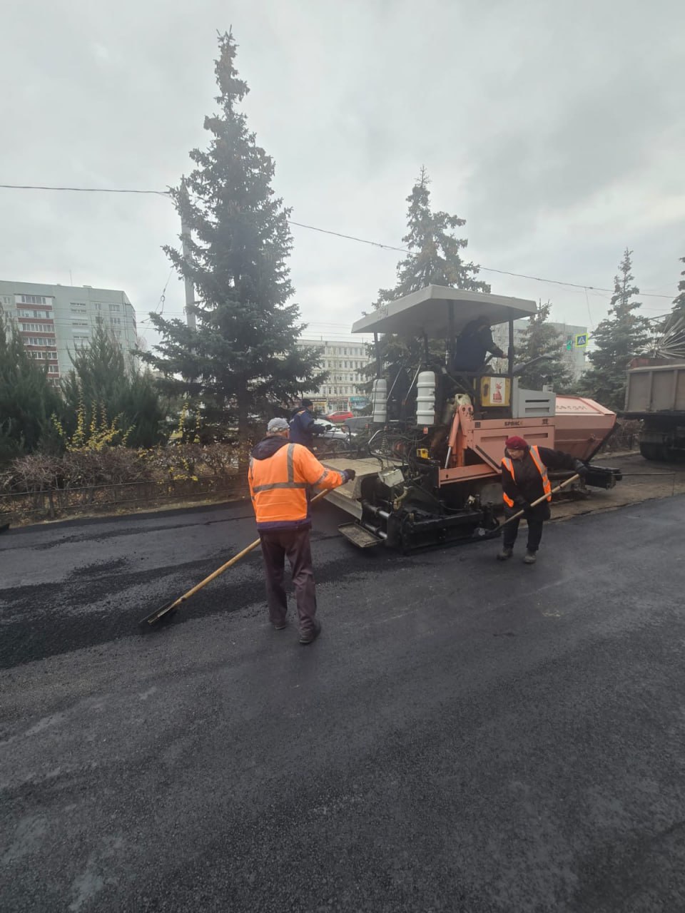 За прошедшие сутки в Ульяновске ремонтировали 10 участков дорожной сети За прошедшие сутки в Ульяновске ремонтировали 10 участков дорожной сети