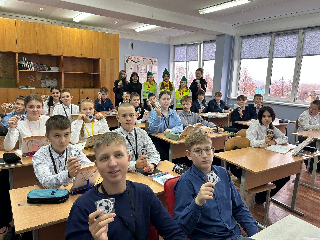 В рамках кампании «Засветись» сотрудники Госавтоинспекции проводят профилактические беседы с юными пешеходами В рамках кампании «Засветись» сотрудники Госавтоинспекции проводят профилактические беседы с юными пешеходами