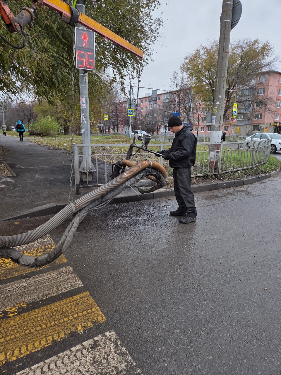 За прошедшие сутки в Ульяновске ремонтировали 10 участков дорожной сети За прошедшие сутки в Ульяновске ремонтировали 10 участков дорожной сети