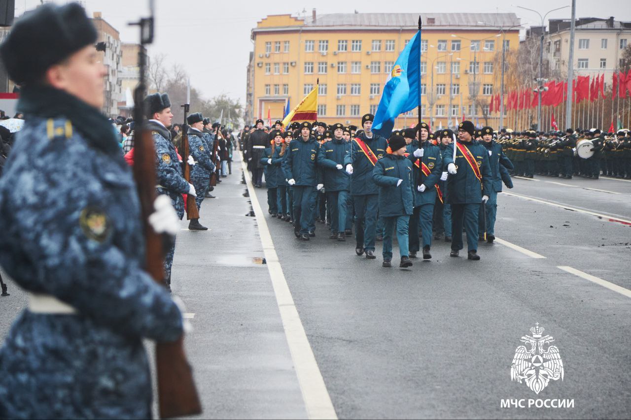 Парад Памяти в Самаре: кадеты Ульяновска отдали дань уважения подвигу предков Парад Памяти в Самаре: кадеты Ульяновска отдали дань уважения подвигу предков