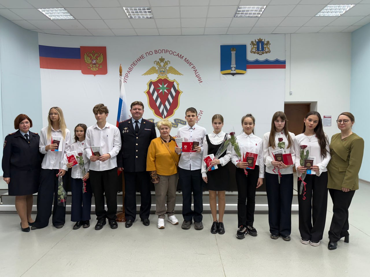В Ульяновской области состоялось торжественное вручение паспортов 14-летним россиянам В Ульяновской области состоялось торжественное вручение паспортов 14-летним россиянам