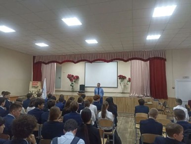 В рамках реализации мероприятий по правовому просвещению и правовому информированию старший помощник прокурора Ленинского района г. Ульяновска Карташов А.А. встретился с учащимися МБОУ «Средняя школа № 56»