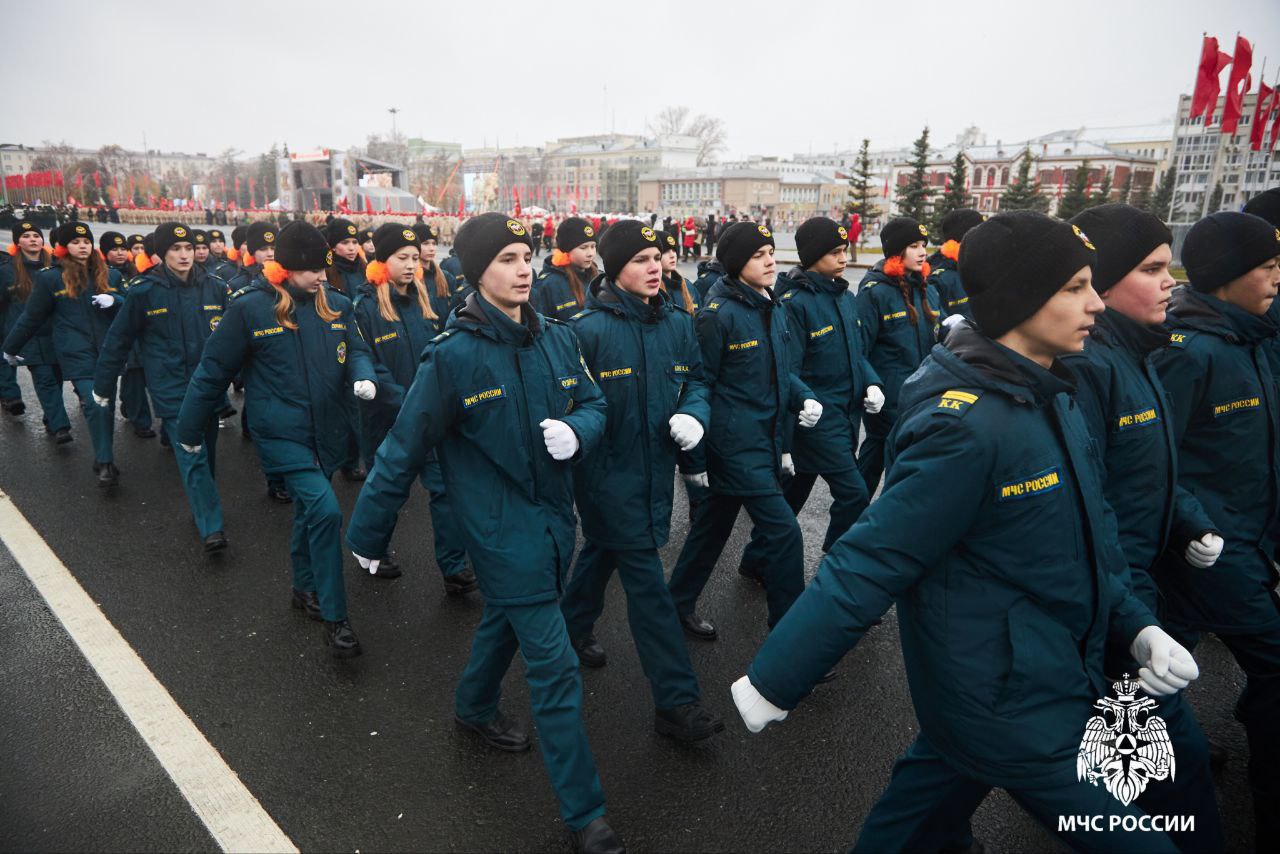 Парад Памяти в Самаре: кадеты Ульяновска отдали дань уважения подвигу предков Парад Памяти в Самаре: кадеты Ульяновска отдали дань уважения подвигу предков