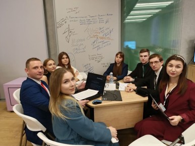 Прямо сейчас команда Молодёжного парламента при Законодательном Собрании Ульяновской области участвует в Форуме молодых политиков «Стратегия молодости»