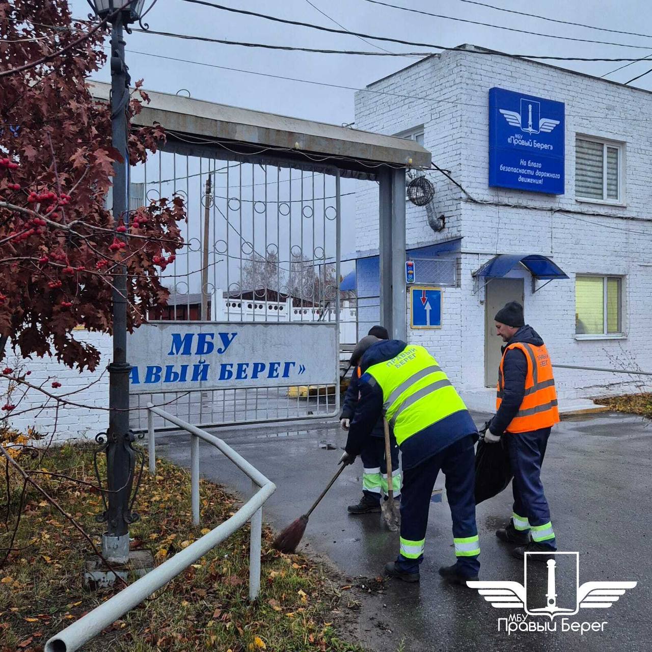 Несмотря на дождливое утро, ульяновцы вышли на «санитарную пятницу» Несмотря на дождливое утро, ульяновцы вышли на «санитарную пятницу»