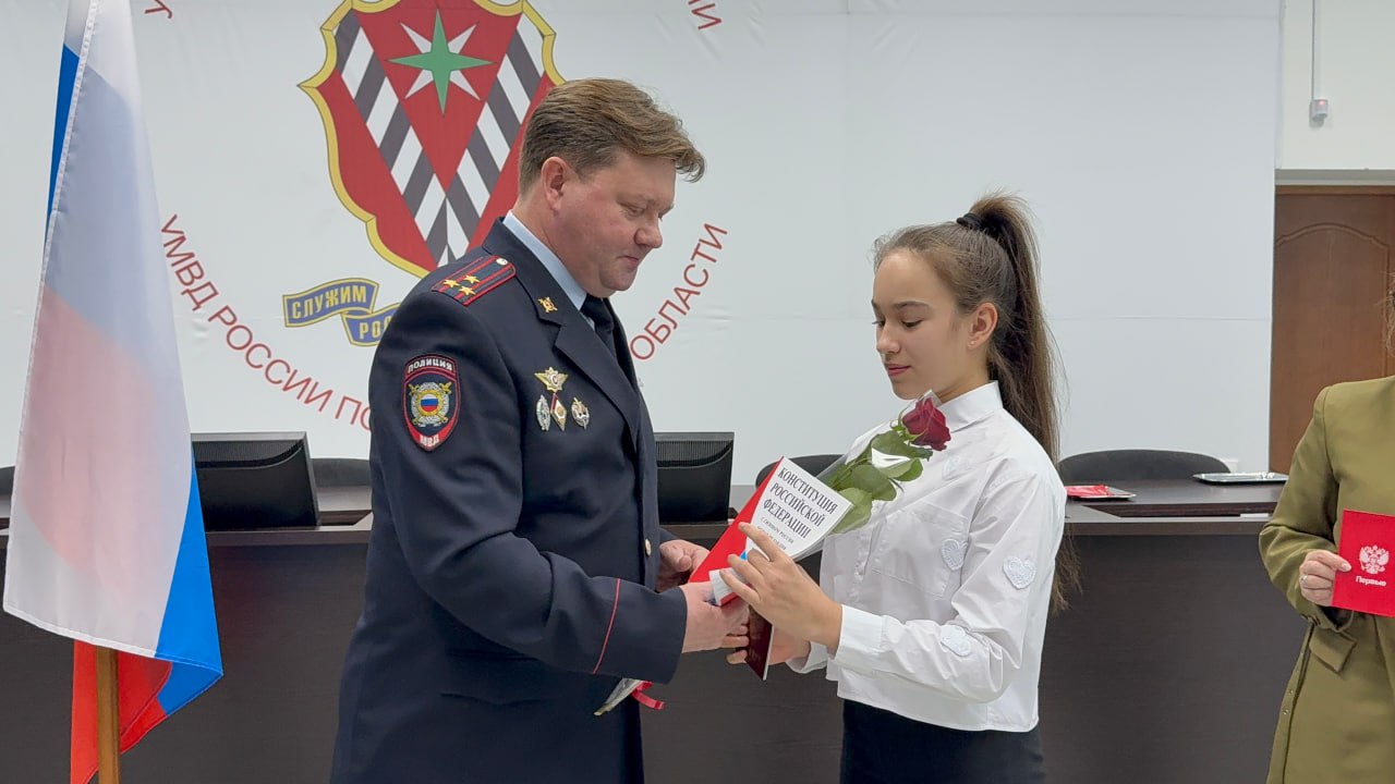 В Ульяновской области состоялось торжественное вручение паспортов 14-летним россиянам В Ульяновской области состоялось торжественное вручение паспортов 14-летним россиянам