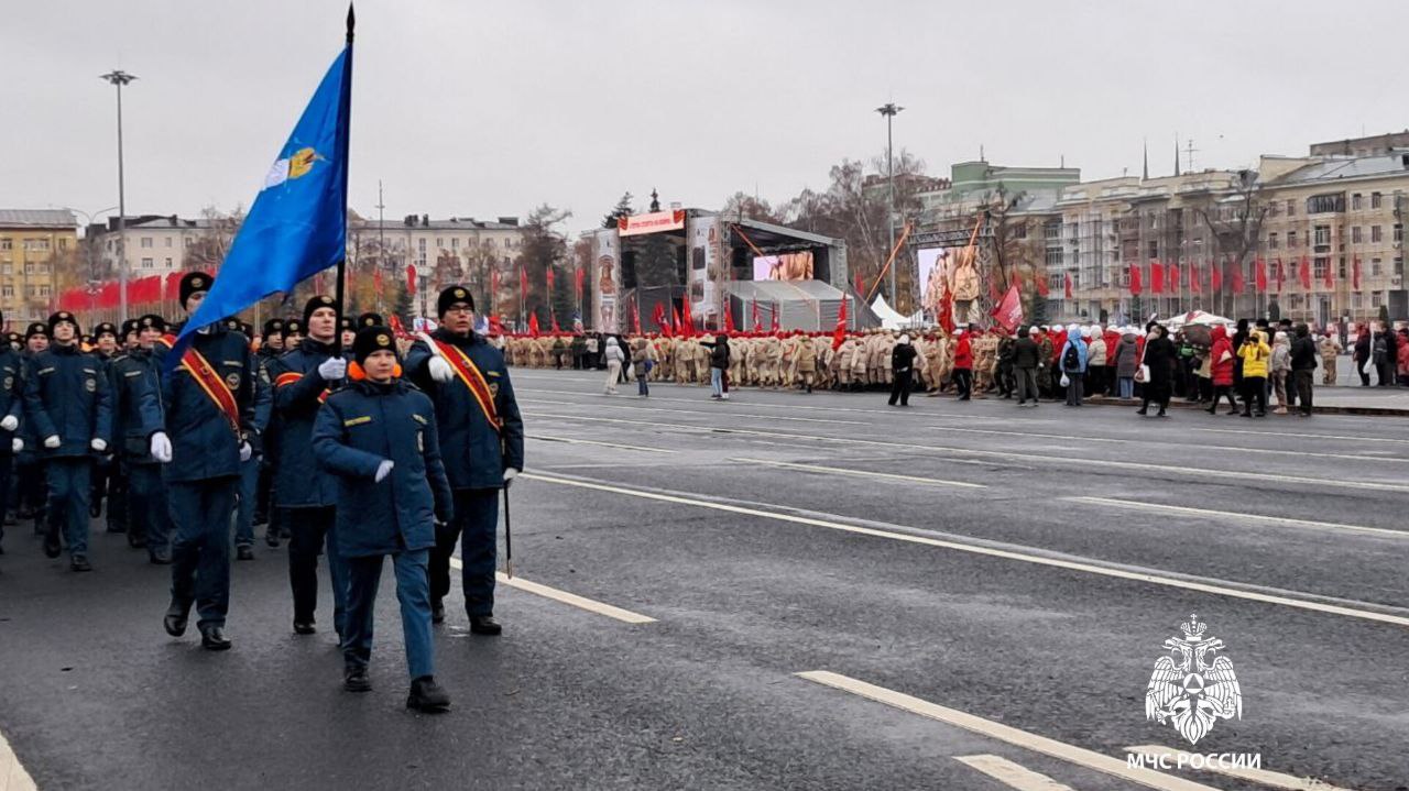 Парад Памяти в Самаре: кадеты Ульяновска отдали дань уважения подвигу предков Парад Памяти в Самаре: кадеты Ульяновска отдали дань уважения подвигу предков