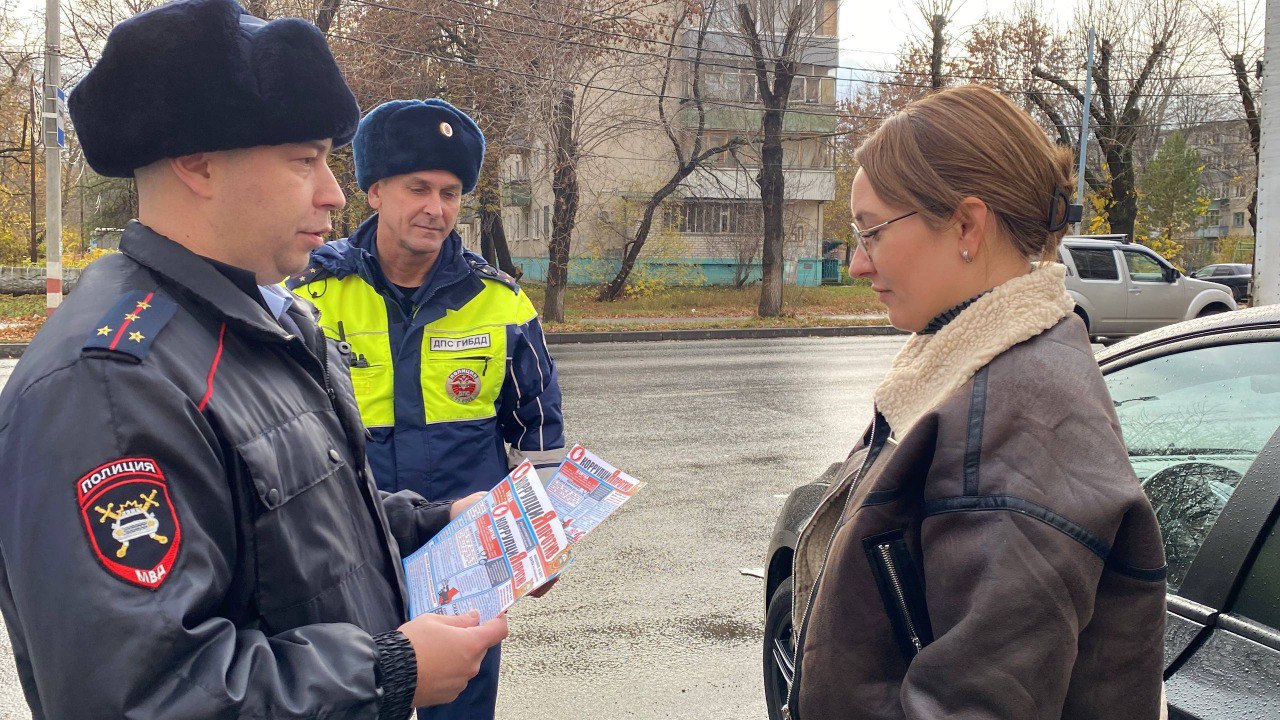 Во время профилактической акции сотрудники Госавтоинспекции провели с участниками дорожного движения разъяснительную работу и объяснили, что законодательство РФ предусматривает ответственность за получение и дачу взятки, а...