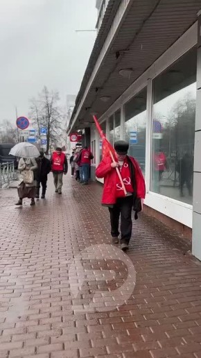 Шествие в честь 108-й годовщины Великой Октябрьской социалистической революции проходит в Ульяновске