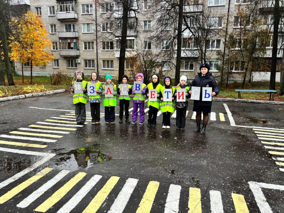 Организаторы областной акции напомнили участникам дорожного движения о важности использования световозвращающих элементов на одежде в темное время суток