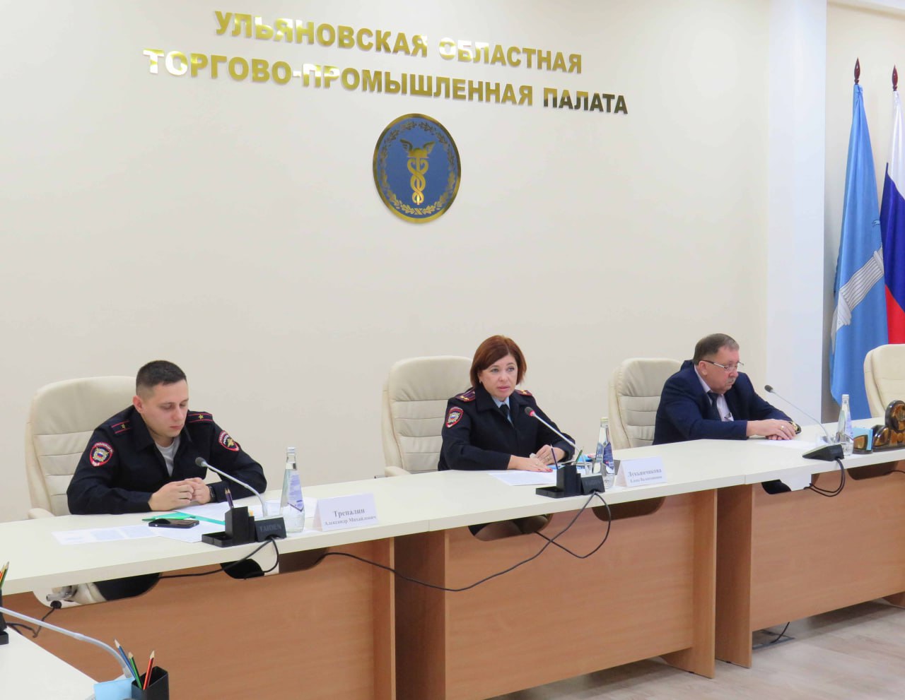 В Ульяновской области полицейские и общественники провели круглый стол по вопросу организации работы с иностранными гражданами В Ульяновской области полицейские и общественники провели круглый стол по вопросу организации работы с иностранными гражданами