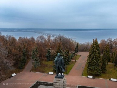 Памятник В. И. Ленину в Ульяновске