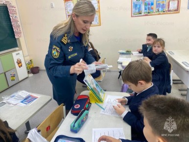 Гимназистам о безопасности рассказали сотрудники ГИМС