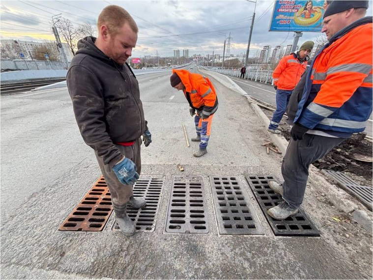 Ульяновские дорожники асфальтируют местный проезд улицы Кирова Ульяновские дорожники асфальтируют местный проезд улицы Кирова