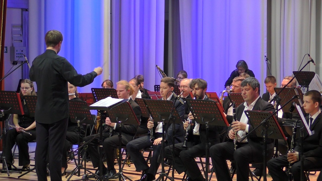 Духовой оркестр «Держава» устроил настоящий праздник фэнтези и мифологии, исполнив произведения сразу трёх композиторов Йохана де Мэйя, Феррера Феррана и Говарда Шора