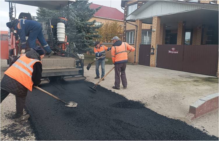 Ульяновские дорожники асфальтируют местный проезд улицы Кирова Ульяновские дорожники асфальтируют местный проезд улицы Кирова