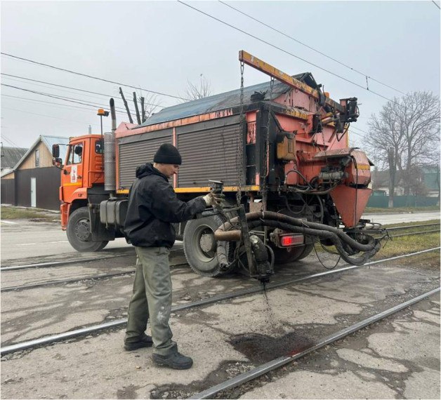 Ульяновские дорожники асфальтируют местный проезд улицы Кирова Ульяновские дорожники асфальтируют местный проезд улицы Кирова