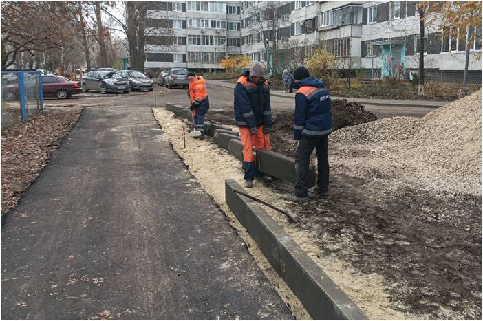 Ульяновские дорожники асфальтируют местный проезд улицы Кирова Ульяновские дорожники асфальтируют местный проезд улицы Кирова