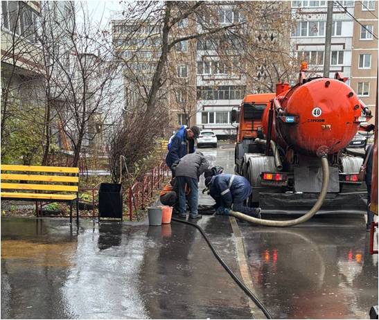 Ульяновские дорожники асфальтируют местный проезд улицы Кирова Ульяновские дорожники асфальтируют местный проезд улицы Кирова