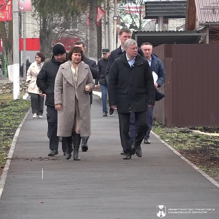 В рамках рабочего визита в Вешкаймский район Губернатор Ульяновской области Алексей Русских осмотрел отремонтированные объекты дорожной сети и обсудил с ответственными лицами планы дальнейшего обновления