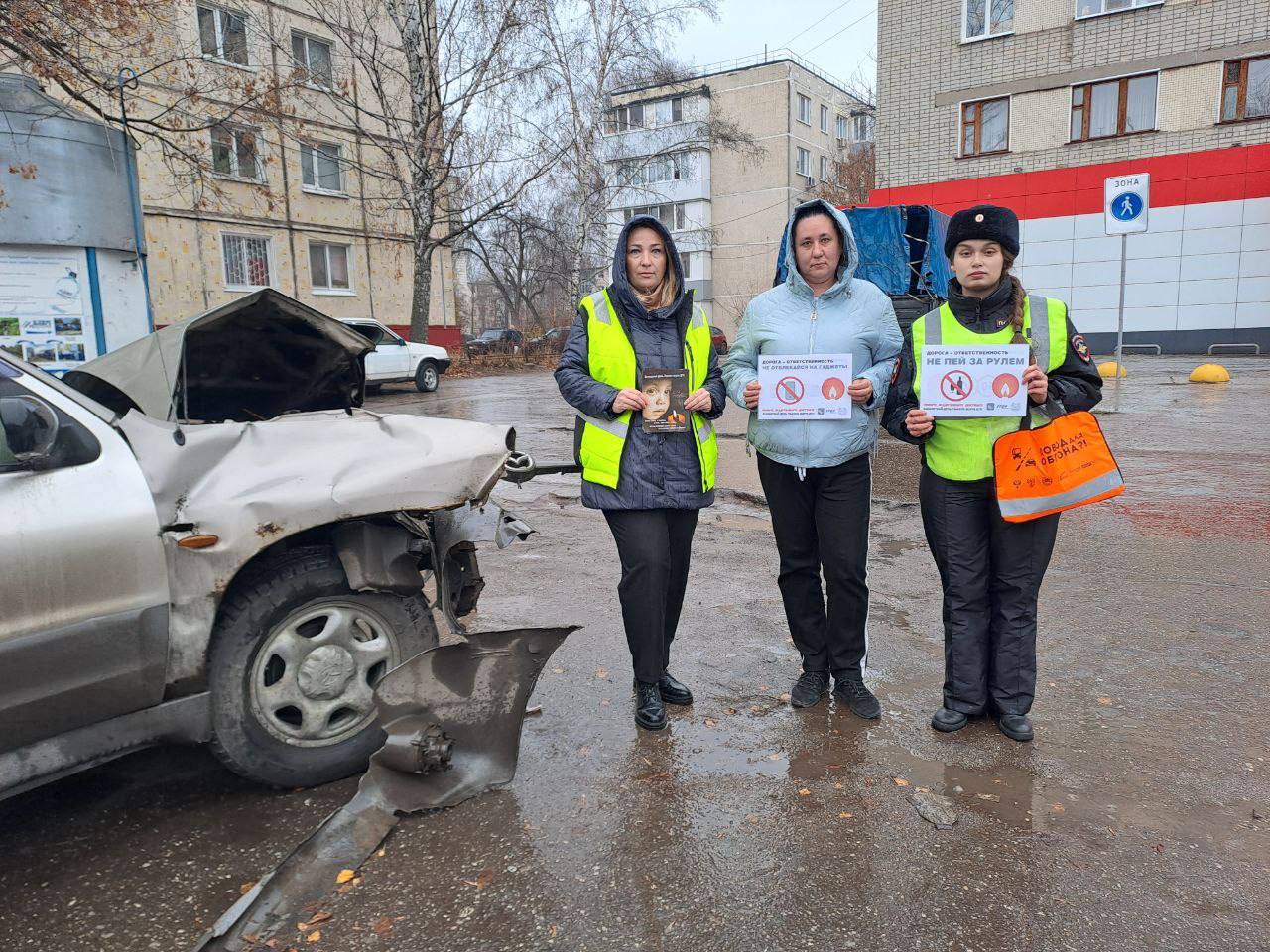 Юные инспекторы дорожного движения и сотрудники Госавтоинспекции почтили память погибших в дорожно-транспортных происшествиях Юные инспекторы дорожного движения и сотрудники Госавтоинспекции почтили память погибших в дорожно-транспортных происшествиях