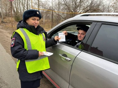 Уважаемые водители, Госавтоинспекция напоминает, что выезд на полосу встречного движения, является грубым нарушением правил дорожного движения, которое может привести к дорожно-транспортному происшествию с летальным исходом