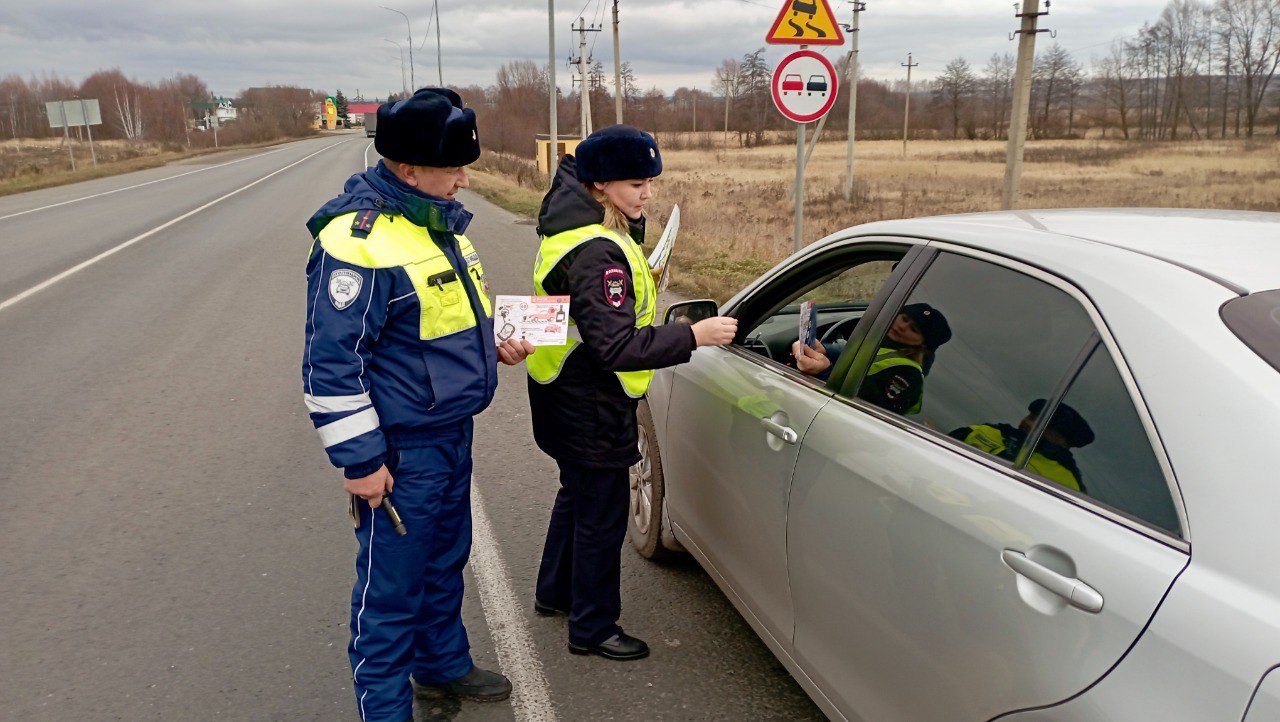 Госавтоинспекция Ульяновской области напоминает, что в соответствии с ч. 4 ст. 12.15 КоАП РФ, выезд в нарушение ПДД на полосу, предназначенную для встречного движения, влечет наложение штрафа в размере 7,5 тыс Госавтоинспекция Ульяновской области напоминает, что в соответствии с ч. 4 ст. 12.15 КоАП РФ, выезд в нарушение ПДД на полосу, предназначенную для встречного движения, влечет наложение штрафа в размере 7,5 тыс