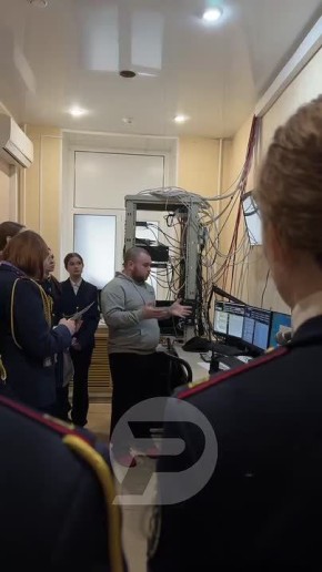 Каникулы с пользой! Кадеты следственного комитета Российской Федерации в гостях у первого регионального. Ученики десятого класса 79 гимназии примерили на себя роль ведущих новостей, корреспондентов и ТВ операторов