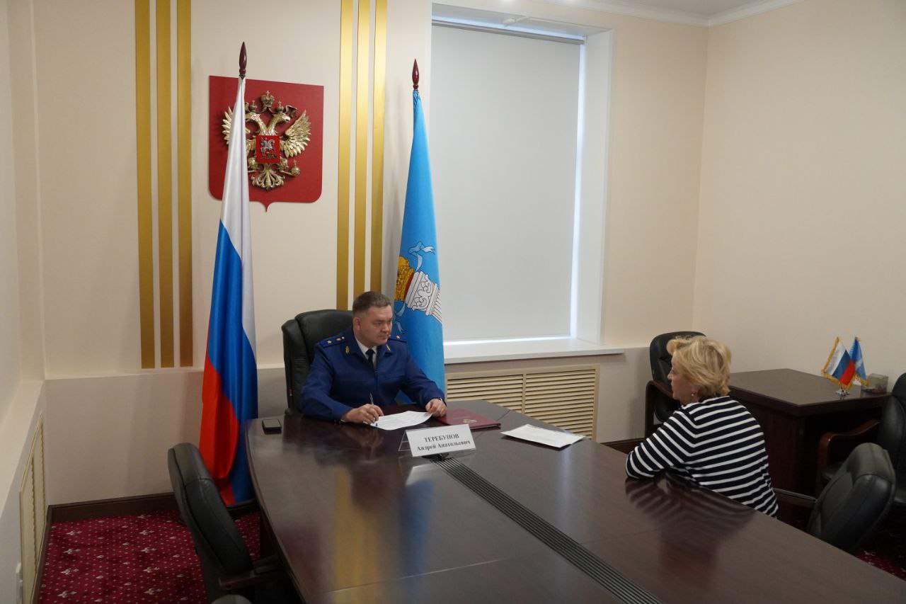 123 Прокурор Ульяновской области провел прием жителей региона в приемной Президента Российской Федерации в Ульяновской области