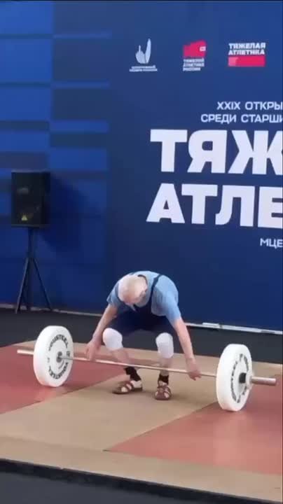 93-летний ульяновский «Железный дед» Николай Исаков стал победителем открытого Кубка России по тяжёлой атлетике