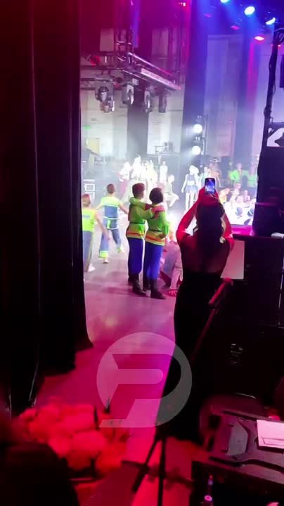 Мечтай! Танцуй! Люби! Романтичный девиз выступил достойным обрамлением мощного танцевального шоу от именитого коллектива — эстрадного балета «Экситон»