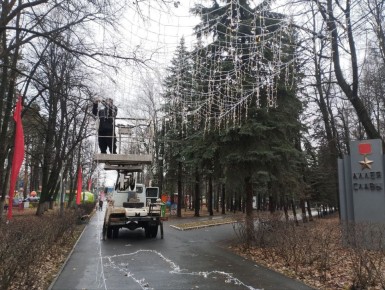 В Ульяновске началось новогоднее украшение общественных пространств