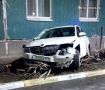 Водитель на «Шкоде» врезался в дом на Нижней террасе