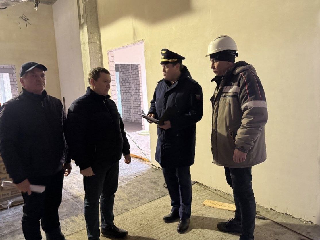Прокуроры инспектируют строительство поликлиники на Шигаева в Ульяновске Прокуроры инспектируют строительство поликлиники на Шигаева в Ульяновске