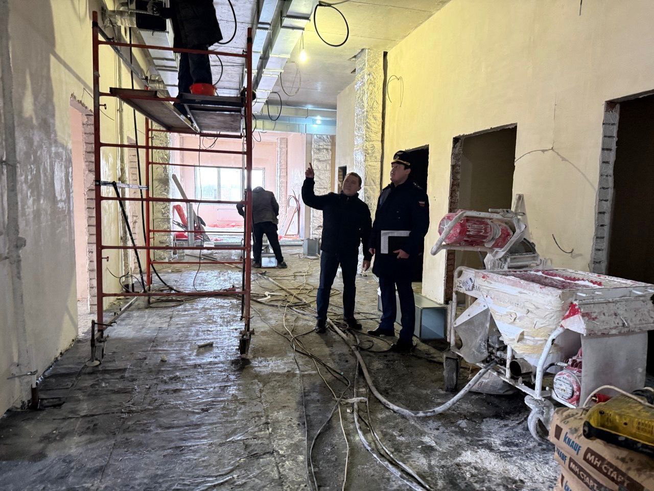 Прокуроры инспектируют строительство поликлиники на Шигаева в Ульяновске Прокуроры инспектируют строительство поликлиники на Шигаева в Ульяновске