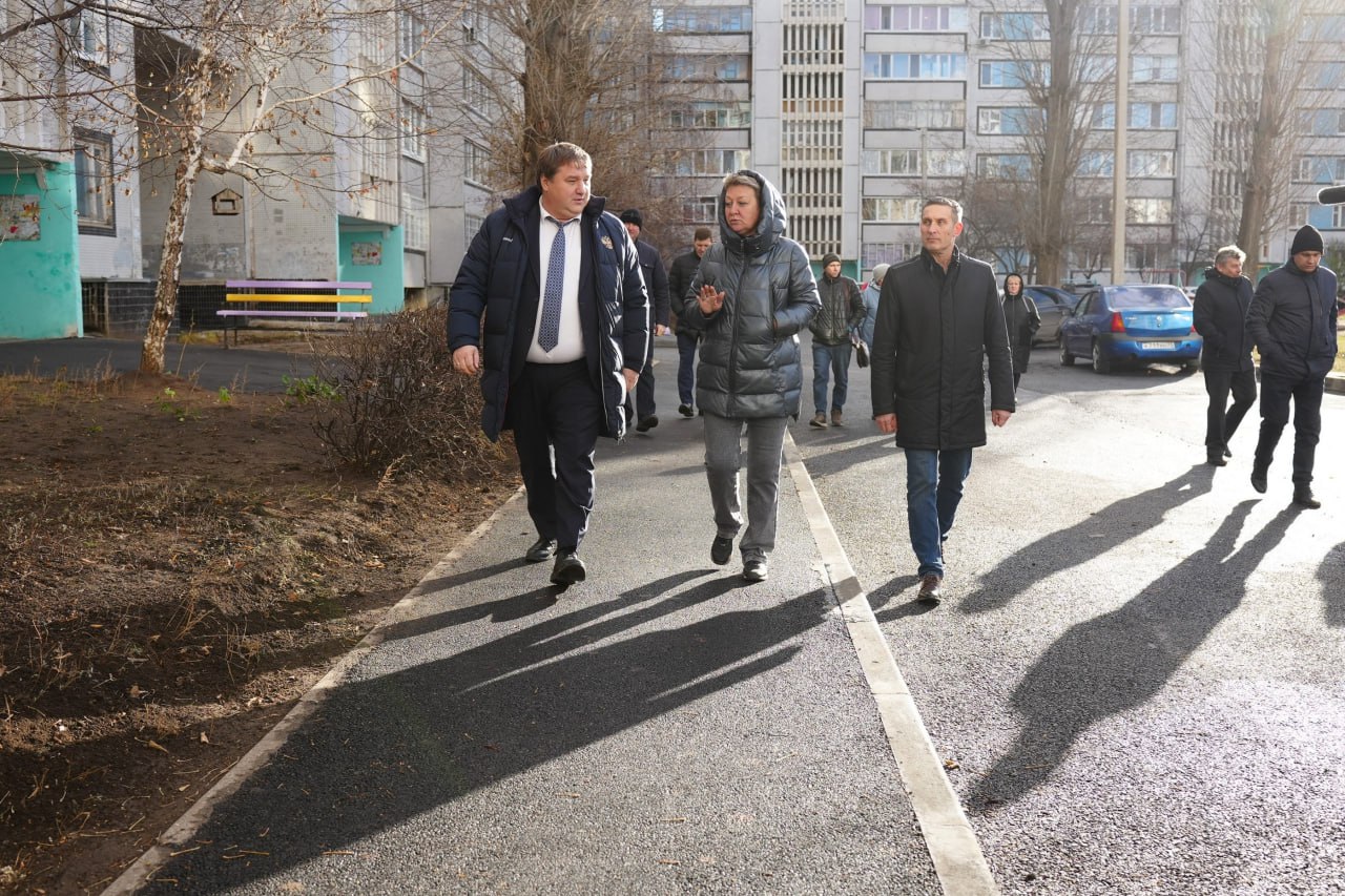 Александр Болдакин: Вместе с жителями проверили результаты благоустройства двора на Карбышева, 16 Александр Болдакин: Вместе с жителями проверили результаты благоустройства двора на Карбышева, 16