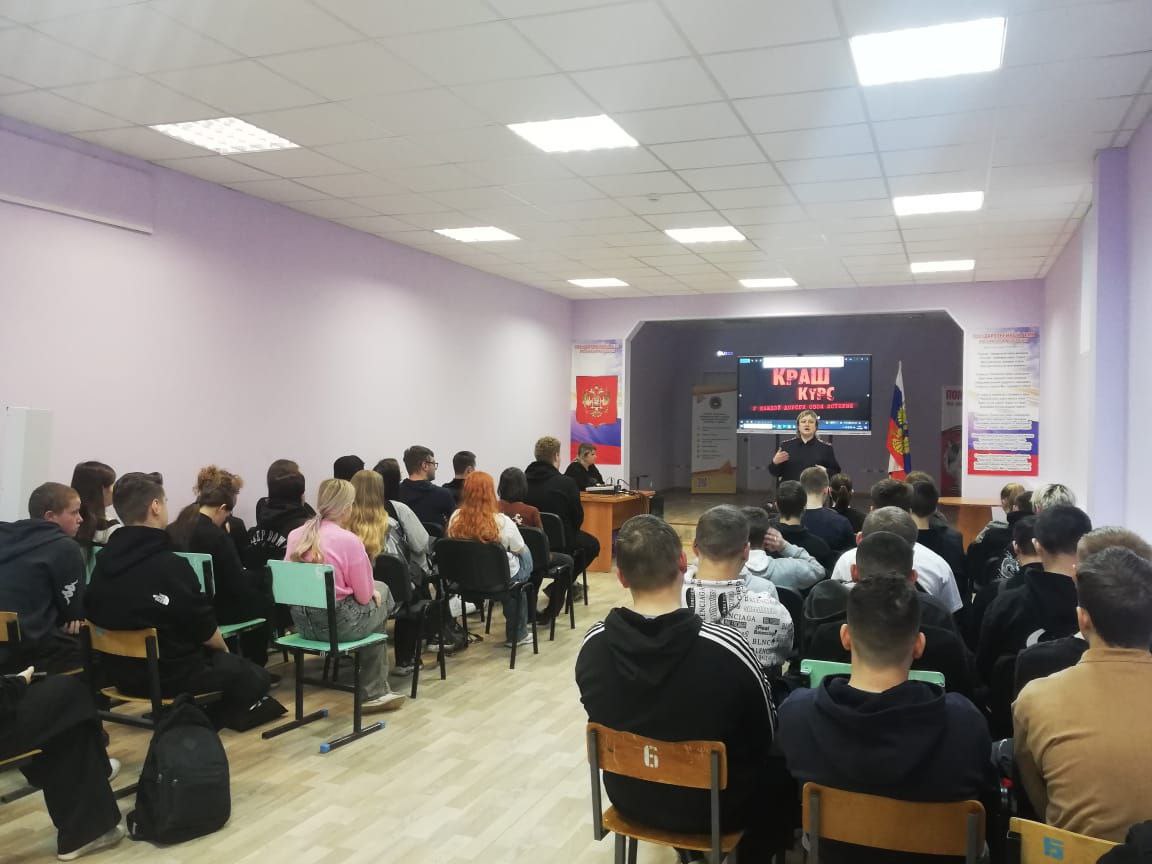 «Краш-курс» - это не просто лекция, это практико-ориентированное обучение, которое призвано дать студентам самые необходимые знания и навыки для действий в экстренных ситуациях, связанных с дорожным движением... «Краш-курс» - это не просто лекция, это практико-ориентированное обучение, которое призвано дать студентам самые необходимые знания и навыки для действий в экстренных ситуациях, связанных с дорожным движением...