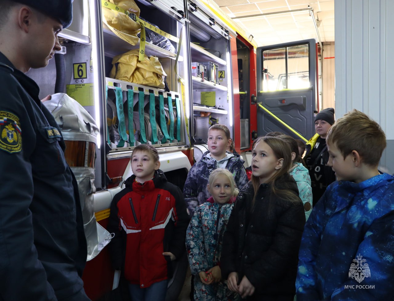Стать пожарным на один день: экскурсия для школьников в пожарно-спасательную часть Стать пожарным на один день: экскурсия для школьников в пожарно-спасательную часть