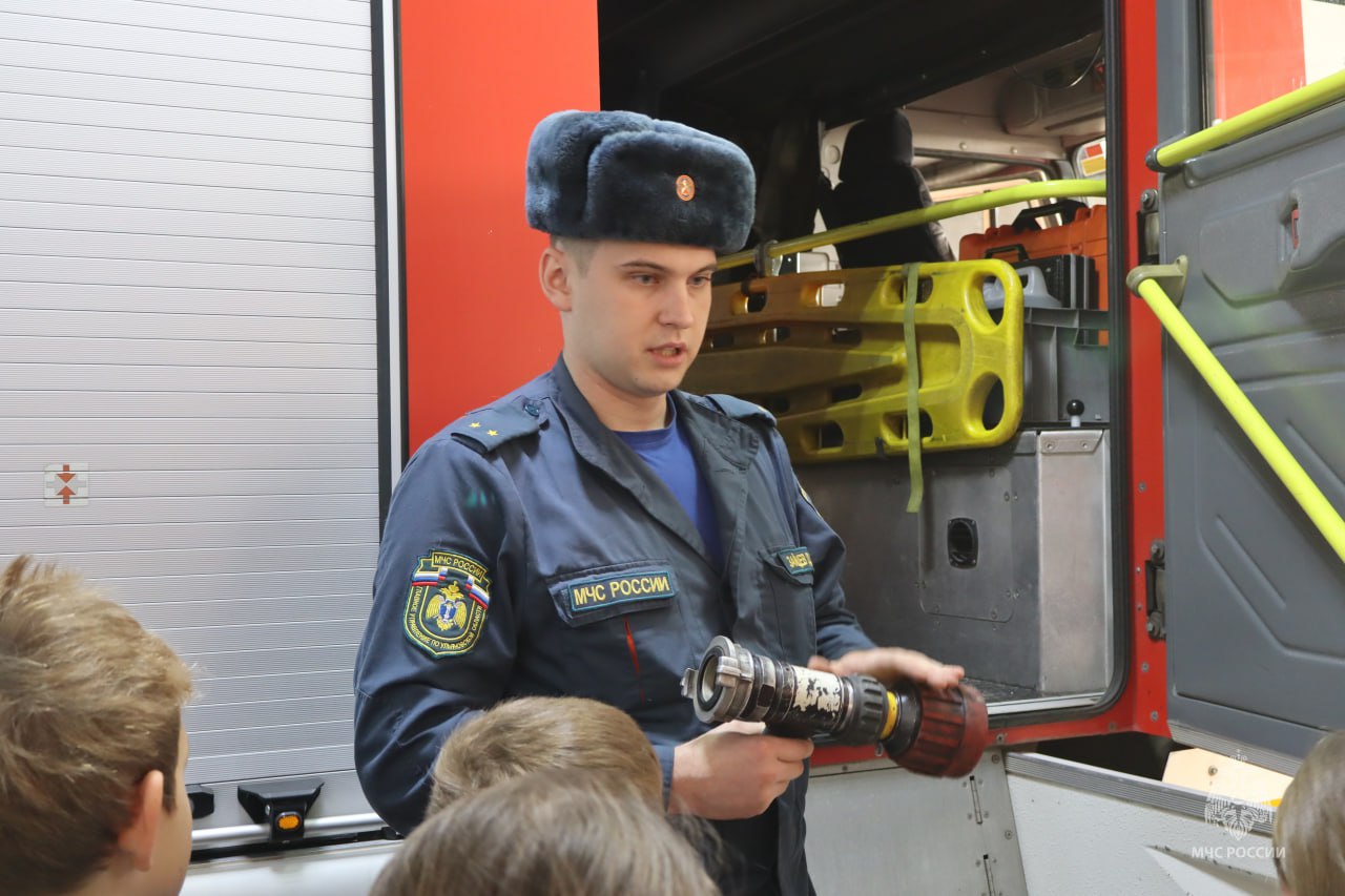 Стать пожарным на один день: экскурсия для школьников в пожарно-спасательную часть Стать пожарным на один день: экскурсия для школьников в пожарно-спасательную часть