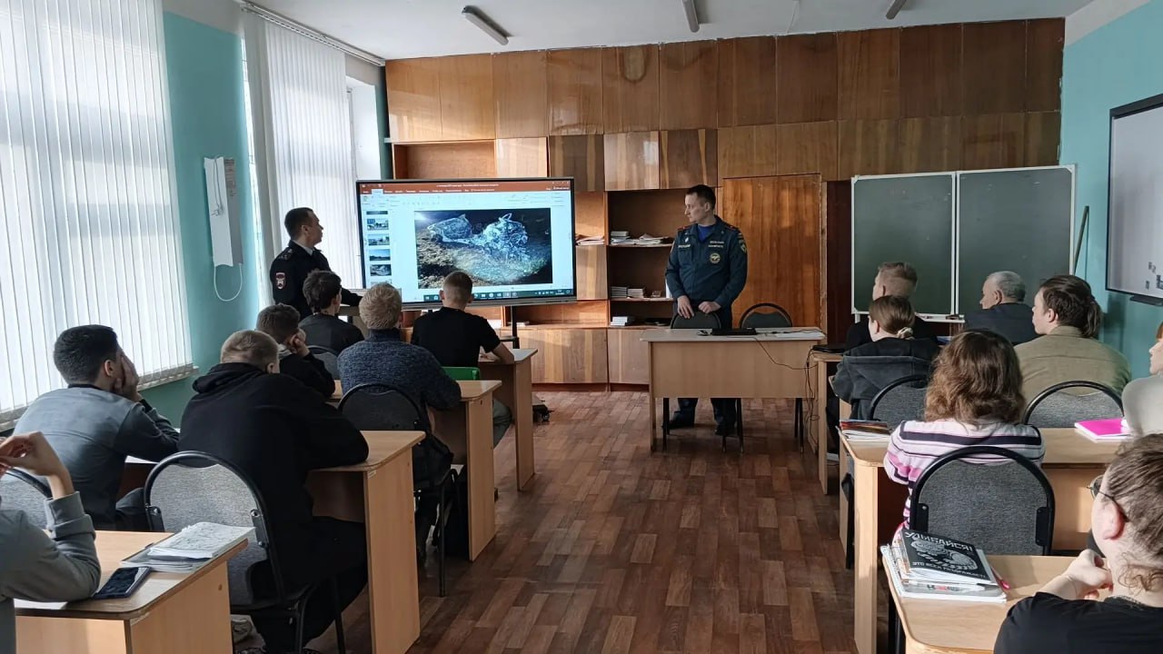 Сотрудники Госавтоинспекции организовали «Краш-курс» для студентов Сотрудники Госавтоинспекции организовали «Краш-курс» для студентов