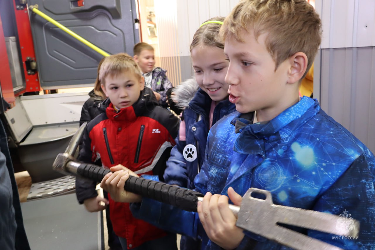 Стать пожарным на один день: экскурсия для школьников в пожарно-спасательную часть Стать пожарным на один день: экскурсия для школьников в пожарно-спасательную часть